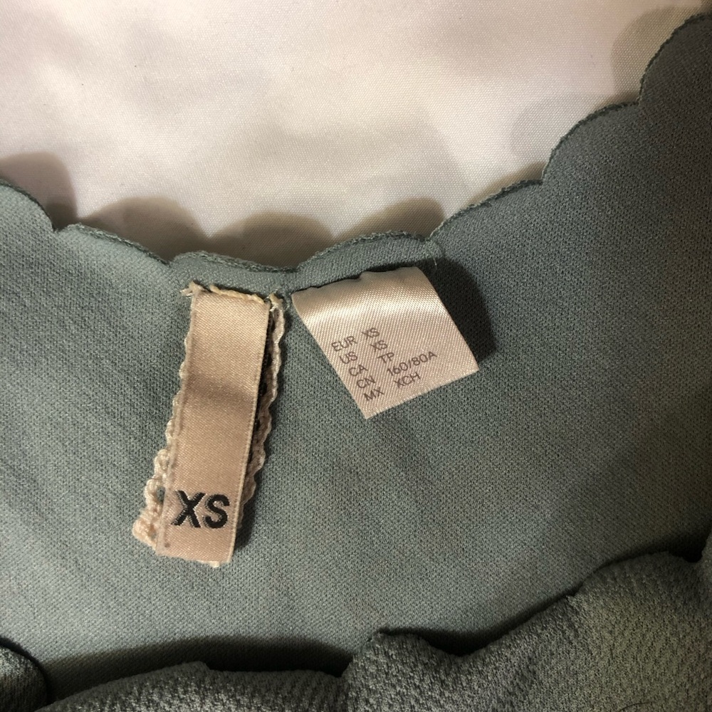 H&M Top - Picture 2 of 3